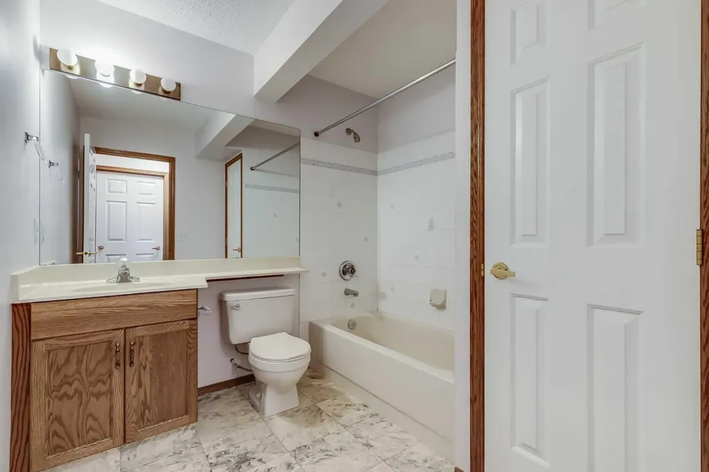 20 Douglasview Park SE Calgary AB T2Z 2R9