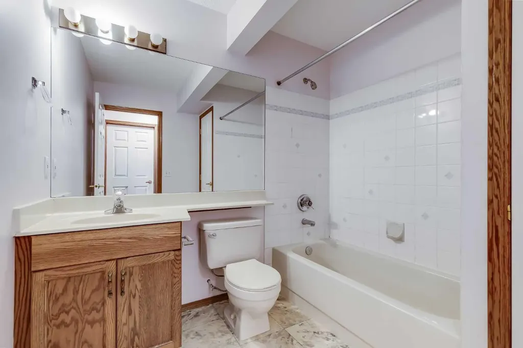20 Douglasview Park SE Calgary AB T2Z 2R9