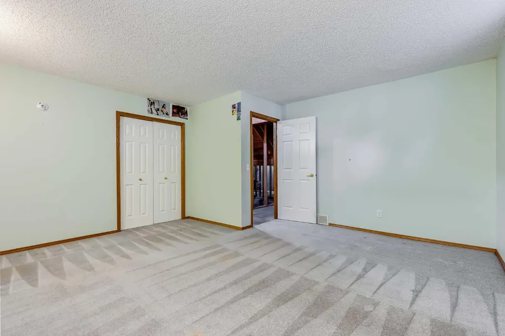 20 Douglasview Park SE Calgary AB T2Z 2R9