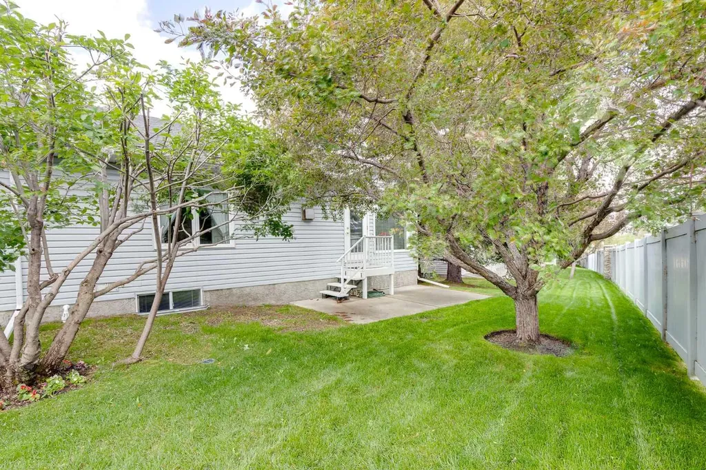 20 Douglasview Park SE Calgary AB T2Z 2R9