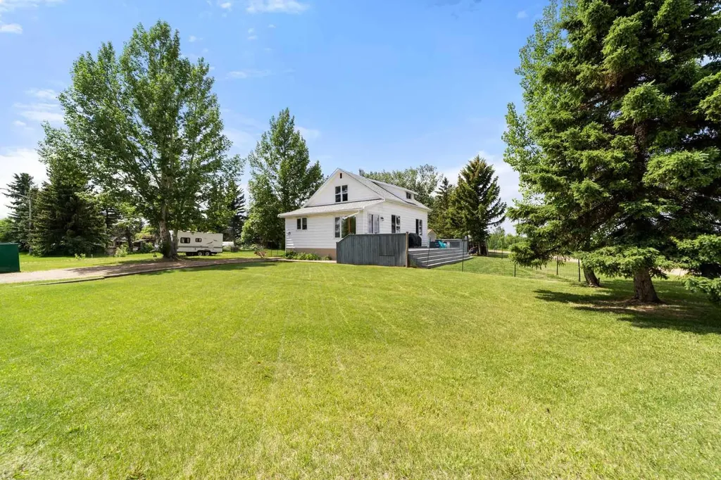 417 Hanson Street Bawlf AB T0B0J0