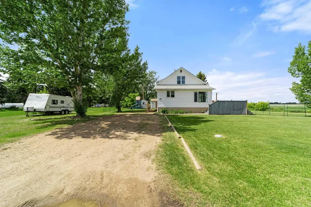 417 Hanson Street Bawlf AB T0B0J0