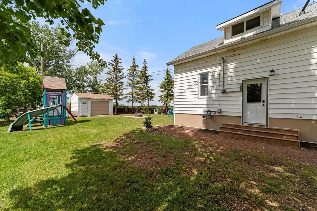 417 Hanson Street Bawlf AB T0B0J0