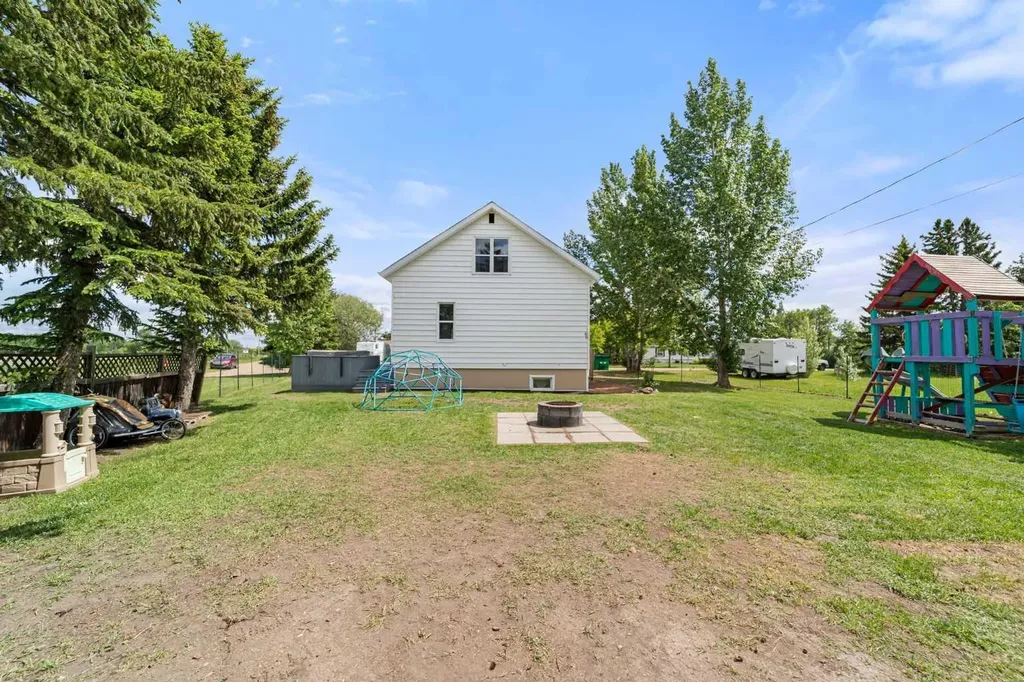 417 Hanson Street Bawlf AB T0B0J0
