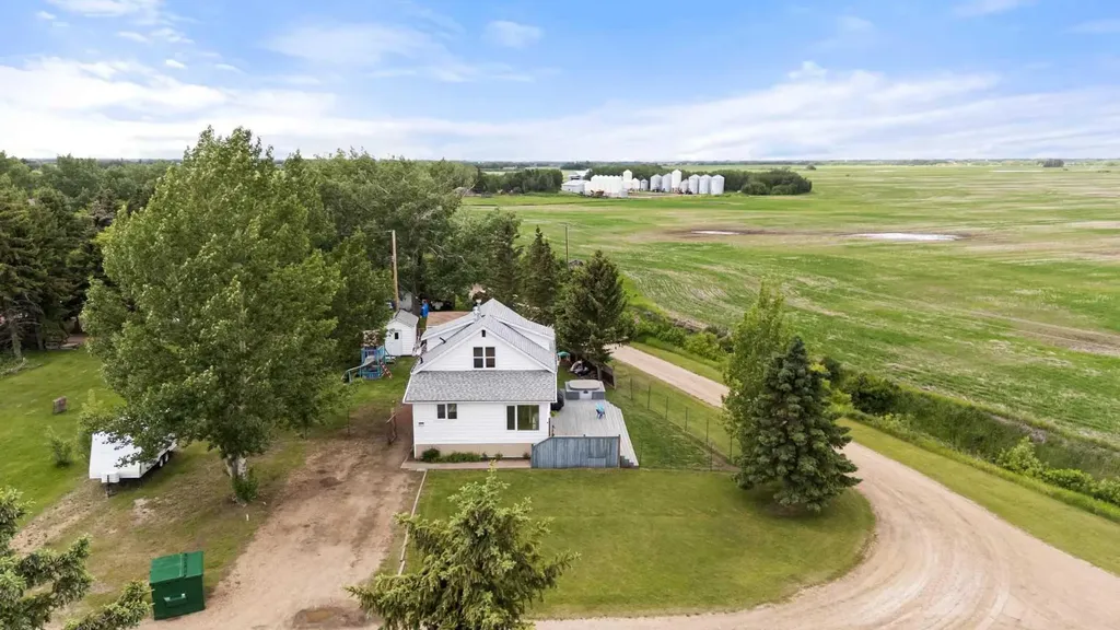 417 Hanson Street Bawlf AB T0B0J0