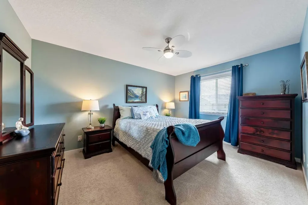 1065 Hillcrest Lane SW Airdrie AB T4B 3R6