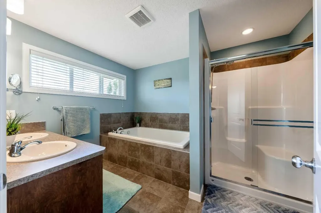 1065 Hillcrest Lane SW Airdrie AB T4B 3R6