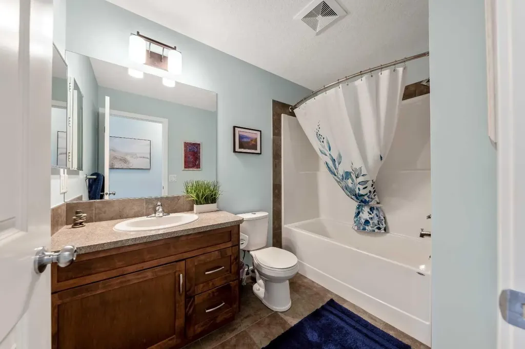 1065 Hillcrest Lane SW Airdrie AB T4B 3R6