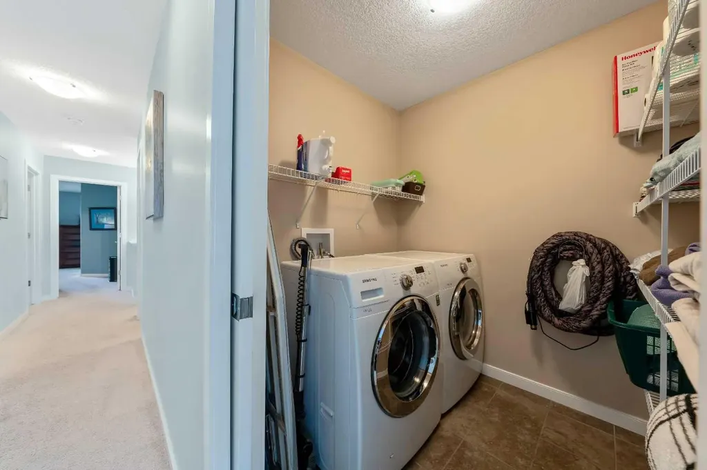 1065 Hillcrest Lane SW Airdrie AB T4B 3R6