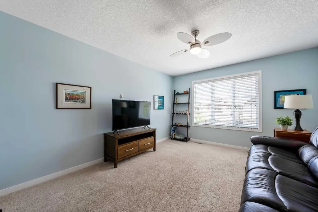 1065 Hillcrest Lane SW Airdrie AB T4B 3R6