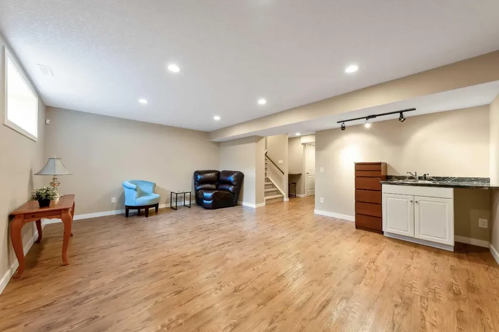 1065 Hillcrest Lane SW Airdrie AB T4B 3R6