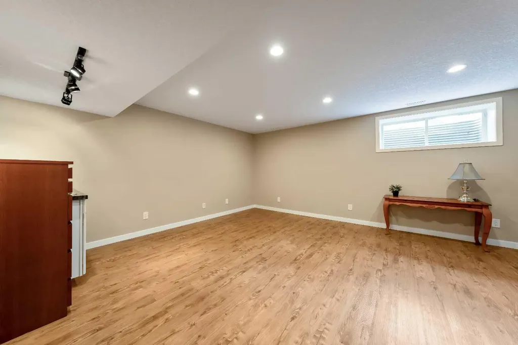 1065 Hillcrest Lane SW Airdrie AB T4B 3R6