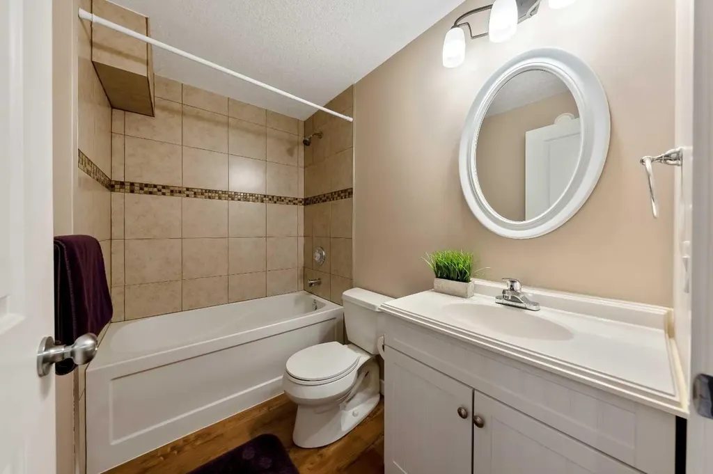 1065 Hillcrest Lane SW Airdrie AB T4B 3R6