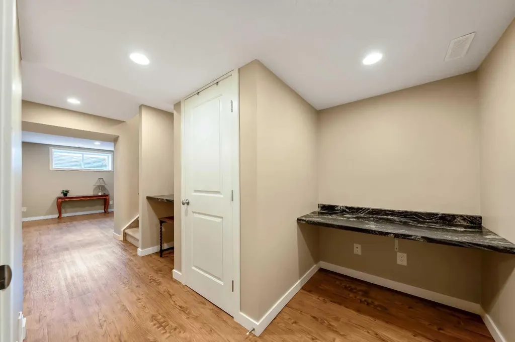 1065 Hillcrest Lane SW Airdrie AB T4B 3R6