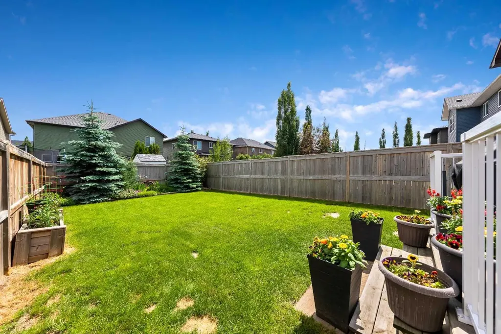 1065 Hillcrest Lane SW Airdrie AB T4B 3R6