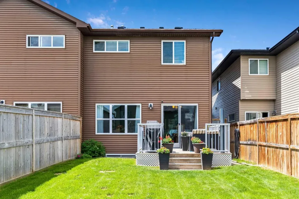 1065 Hillcrest Lane SW Airdrie AB T4B 3R6