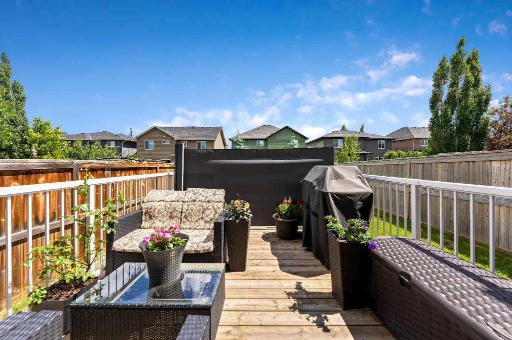 1065 Hillcrest Lane SW Airdrie AB T4B 3R6