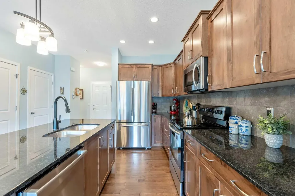 1065 Hillcrest Lane SW Airdrie AB T4B 3R6