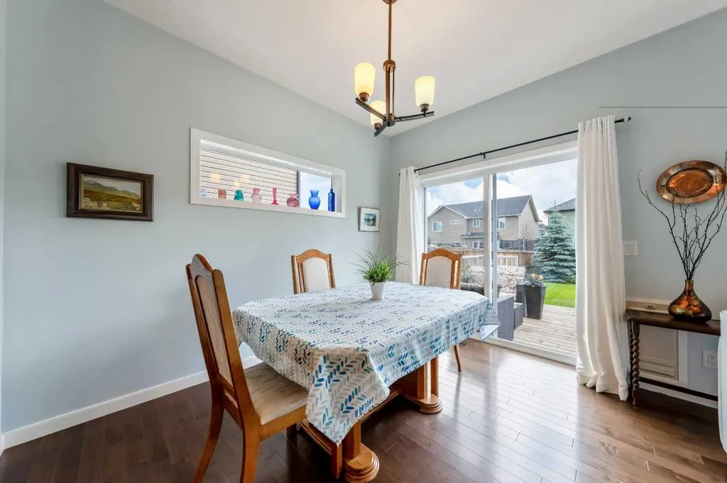 1065 Hillcrest Lane SW Airdrie AB T4B 3R6