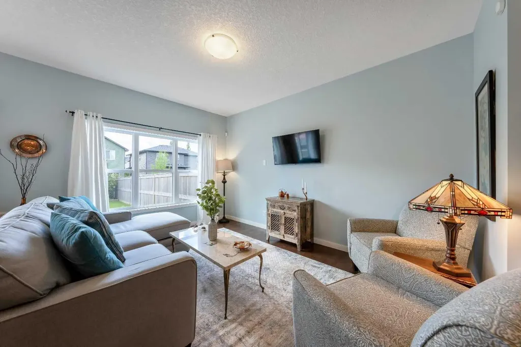 1065 Hillcrest Lane SW Airdrie AB T4B 3R6
