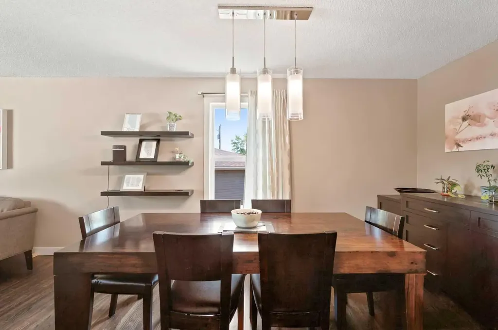 1016 Pensdale Crescent SE Calgary AB T2A 2G1