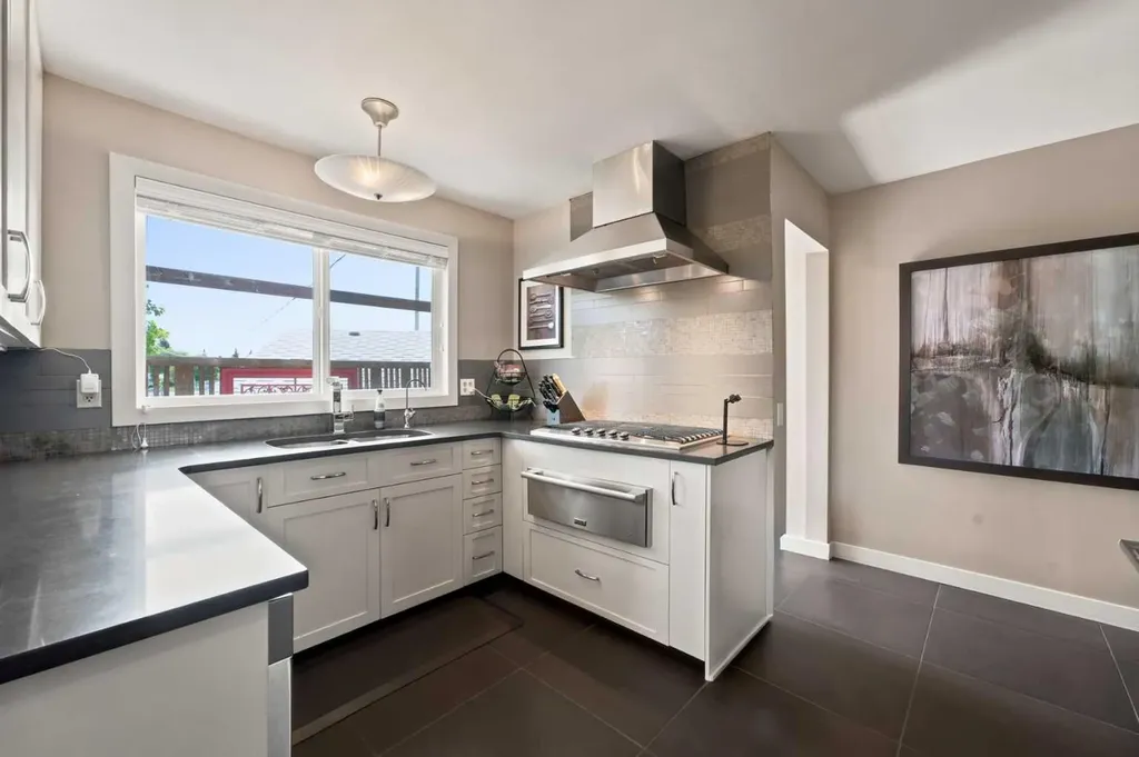 1016 Pensdale Crescent SE Calgary AB T2A 2G1