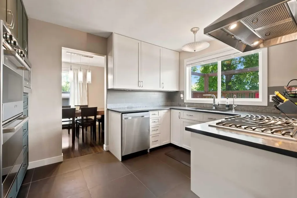 1016 Pensdale Crescent SE Calgary AB T2A 2G1