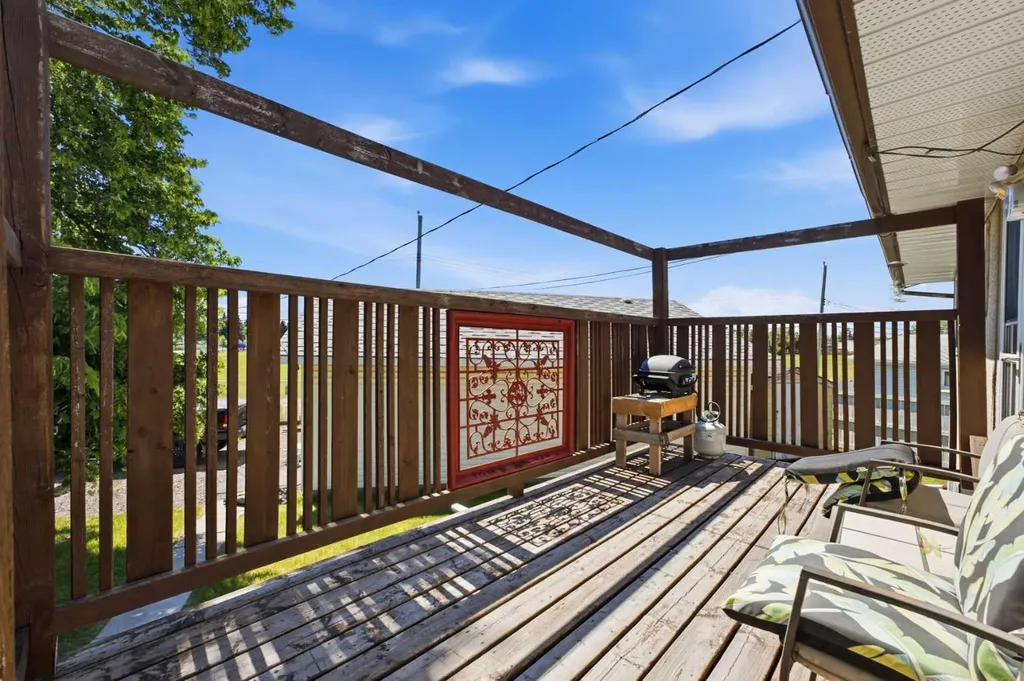 1016 Pensdale Crescent SE Calgary AB T2A 2G1