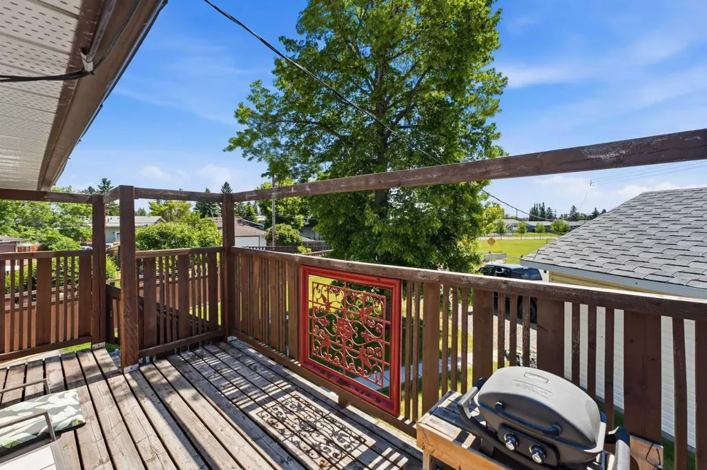 1016 Pensdale Crescent SE Calgary AB T2A 2G1