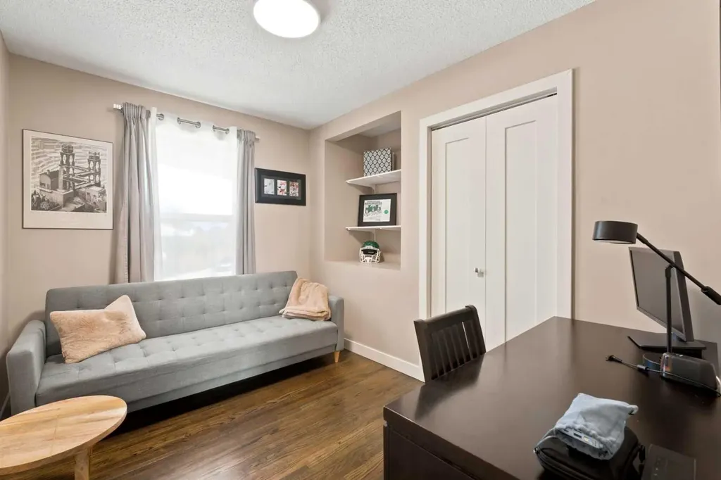 1016 Pensdale Crescent SE Calgary AB T2A 2G1