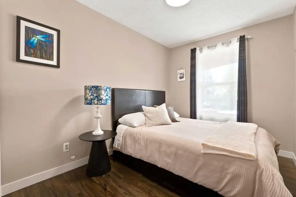 1016 Pensdale Crescent SE Calgary AB T2A 2G1