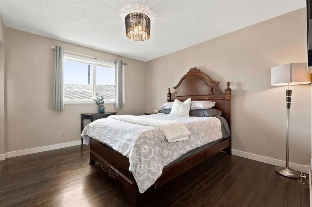 1016 Pensdale Crescent SE Calgary AB T2A 2G1