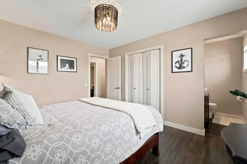 1016 Pensdale Crescent SE Calgary AB T2A 2G1