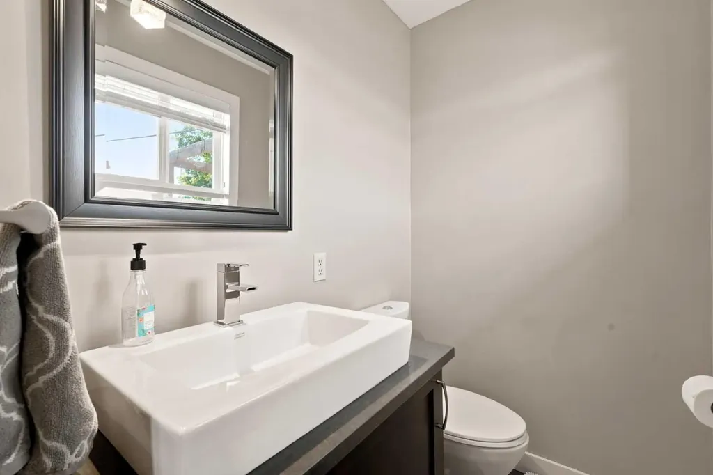 1016 Pensdale Crescent SE Calgary AB T2A 2G1