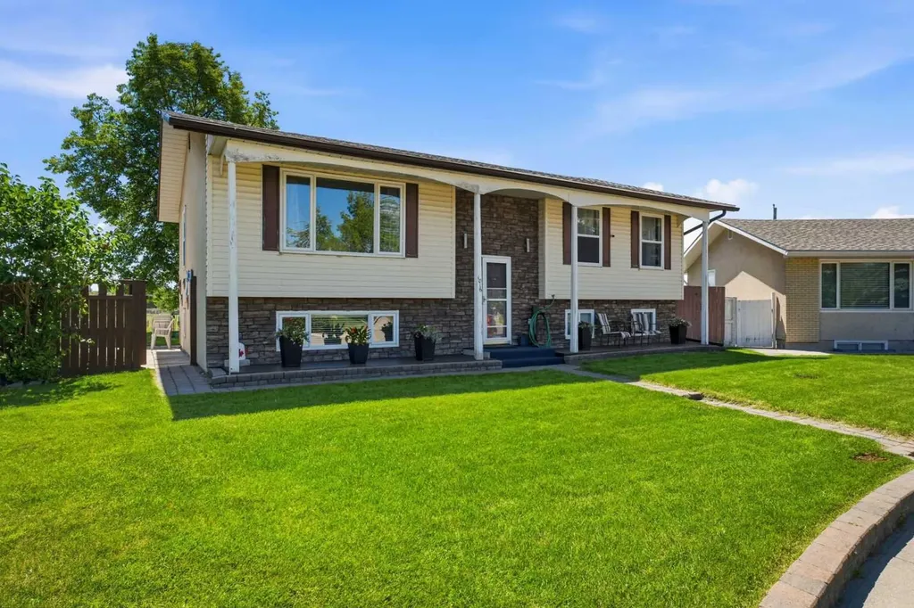1016 Pensdale Crescent SE Calgary AB T2A 2G1