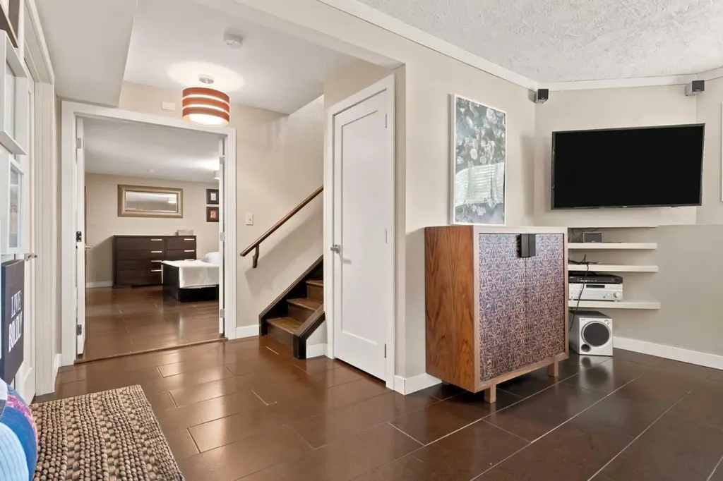 1016 Pensdale Crescent SE Calgary AB T2A 2G1