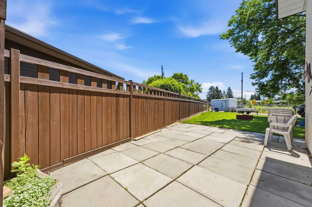 1016 Pensdale Crescent SE Calgary AB T2A 2G1