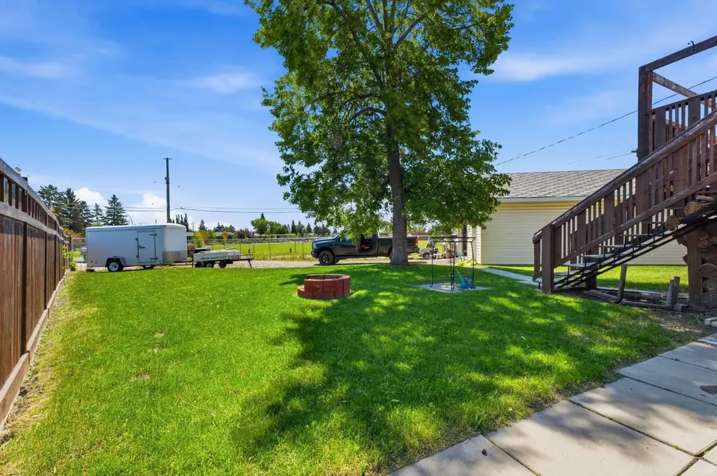 1016 Pensdale Crescent SE Calgary AB T2A 2G1
