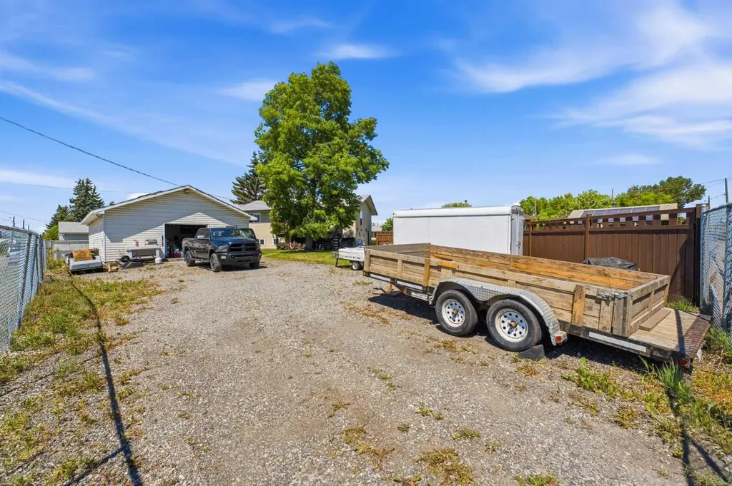 1016 Pensdale Crescent SE Calgary AB T2A 2G1