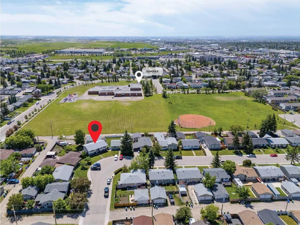 1016 Pensdale Crescent SE Calgary AB T2A 2G1