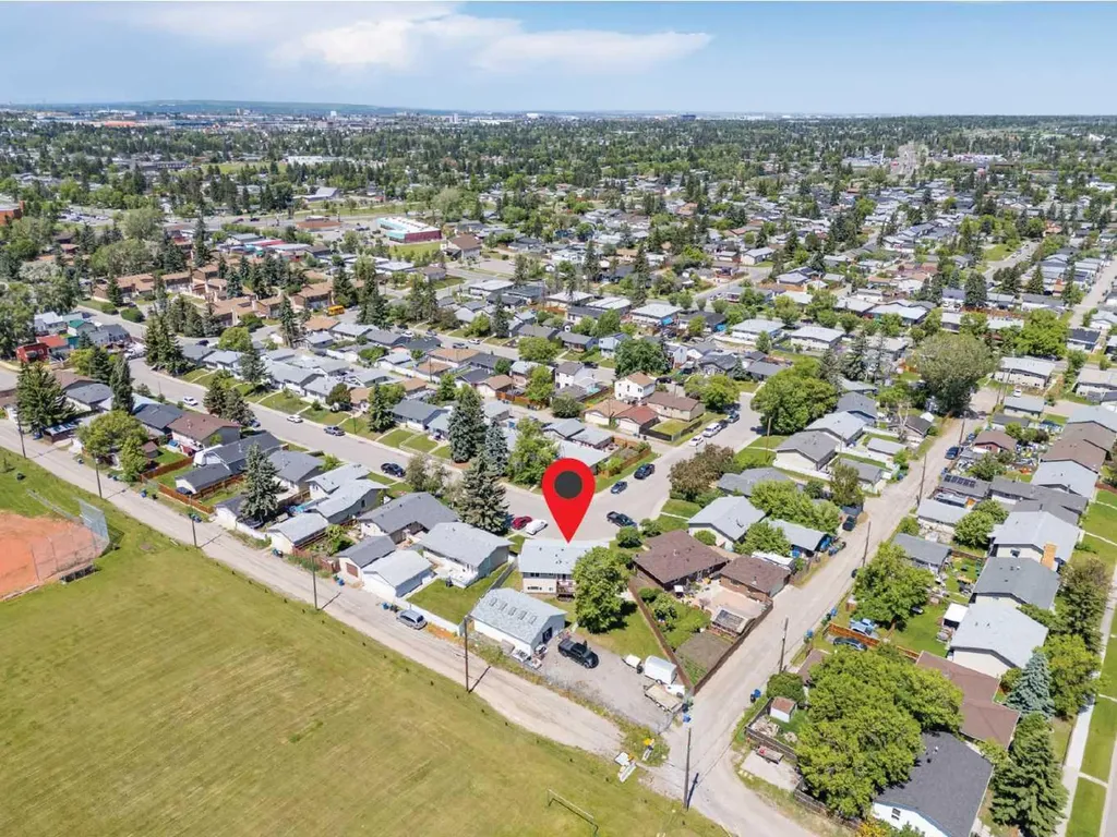 1016 Pensdale Crescent SE Calgary AB T2A 2G1