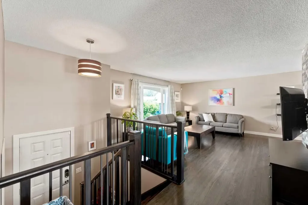 1016 Pensdale Crescent SE Calgary AB T2A 2G1