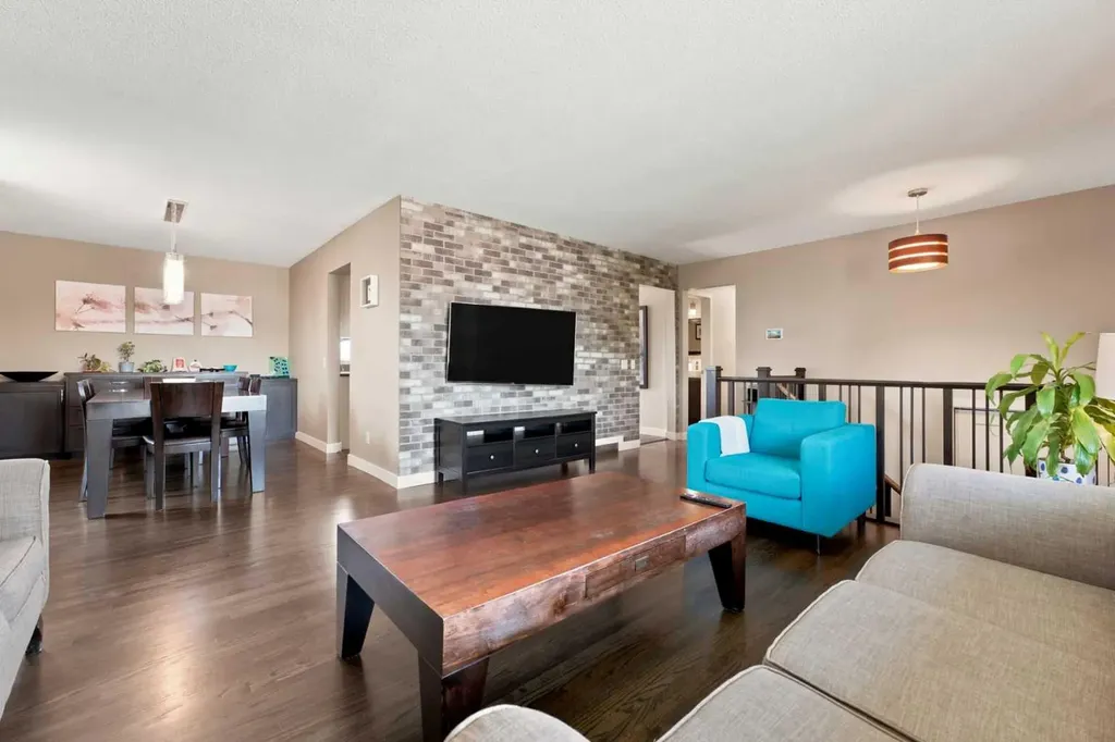 1016 Pensdale Crescent SE Calgary AB T2A 2G1