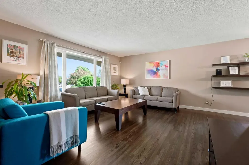 1016 Pensdale Crescent SE Calgary AB T2A 2G1
