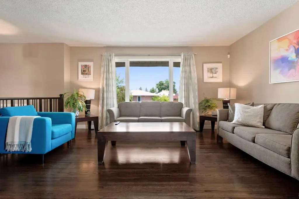 1016 Pensdale Crescent SE Calgary AB T2A 2G1