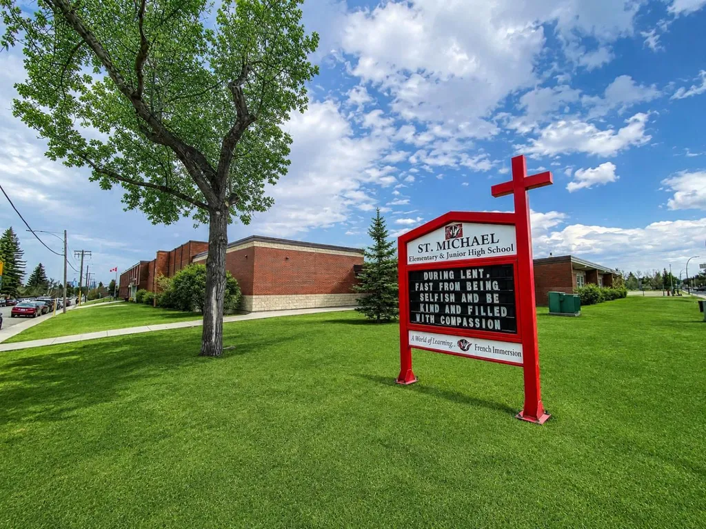 1433 43 Street SW Calgary AB T3C 2A3
