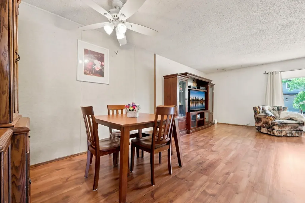 4308 38 Street NE Calgary AB T1Y 5S8