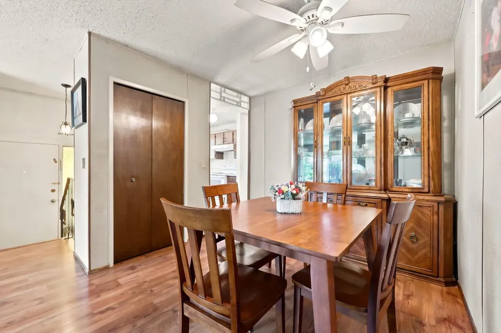4308 38 Street NE Calgary AB T1Y 5S8