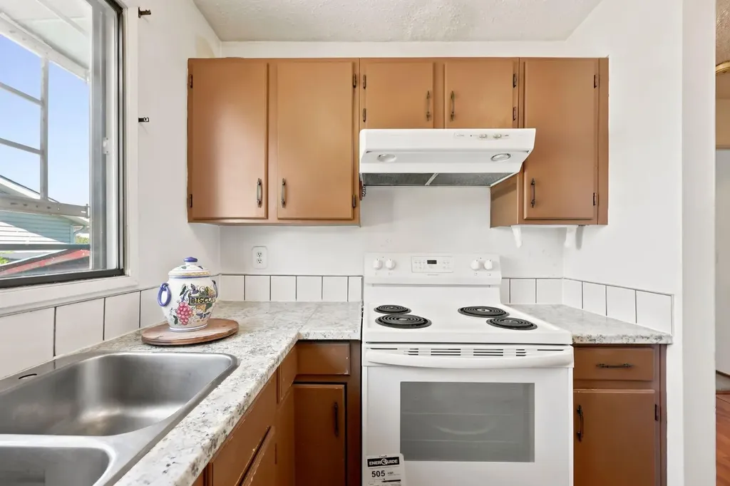 4308 38 Street NE Calgary AB T1Y 5S8