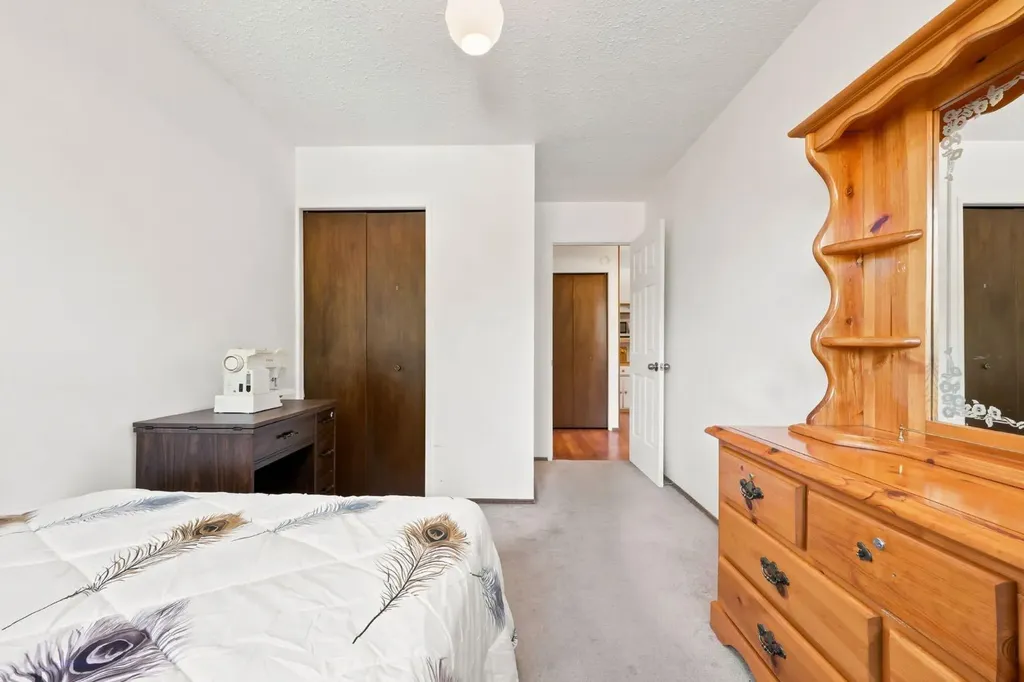4308 38 Street NE Calgary AB T1Y 5S8